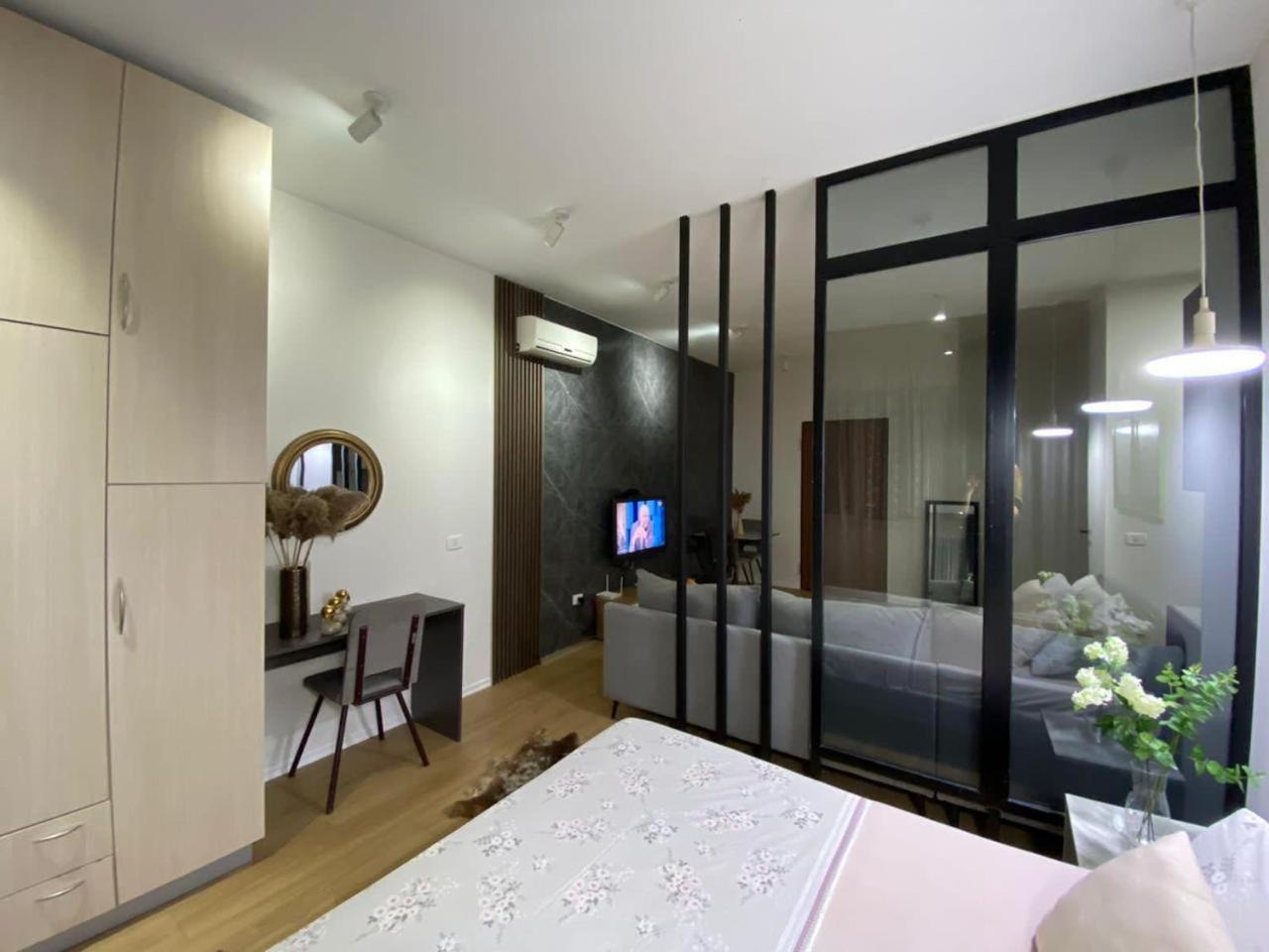 Kristal Center, Studio,near Artificial Apartament Tirana